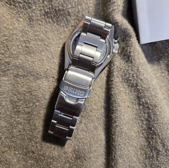 Seiko 5 Sports Automatic Diver Champaign Dial - Picture 7 of 7